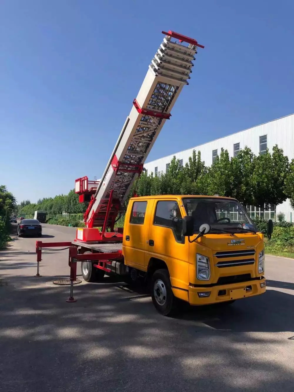 盐城大丰附近的云梯车出租服务：轻松解决高空作业需求