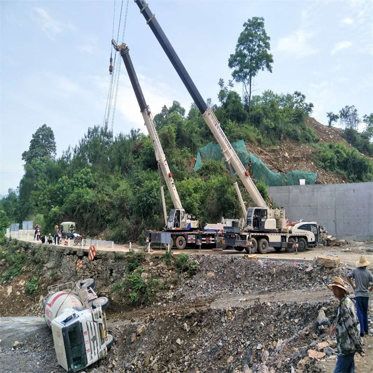 盐城大丰汽车掉沟里叫吊车救援要多少钱
